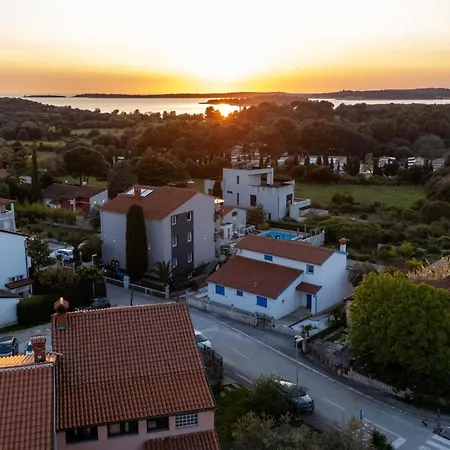 Hébergement de vacances Awesome In With House Sea View